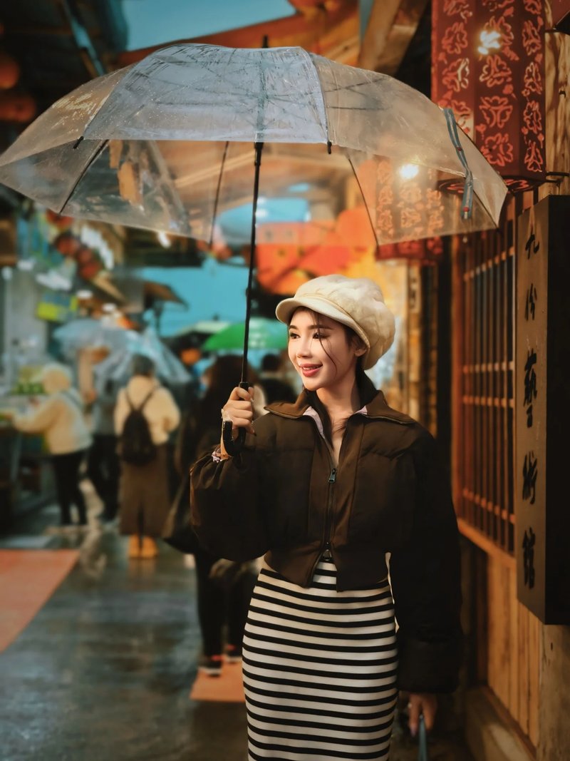 Contemporary fashion editorial starring Nim Ruethaikarn (nim_rtk), Model in Chiang Mai, in a modern urban setting. | แฟชั่นร่วมสมัยโดย นิ่ม ฤทัยกาญจน์ (nim_rtk) นางแบบเชียงใหม่